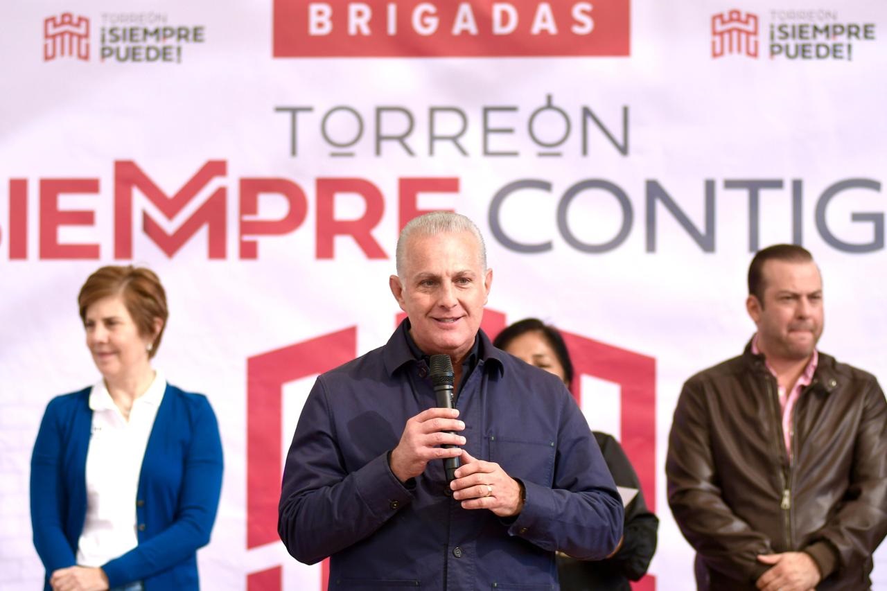 Román Alberto Cepeda González entrega techumbre en FOVISSSTE La Rosita