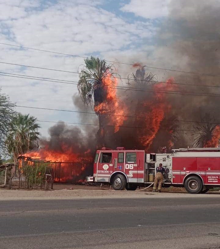 Incendio moviliza a bomberos