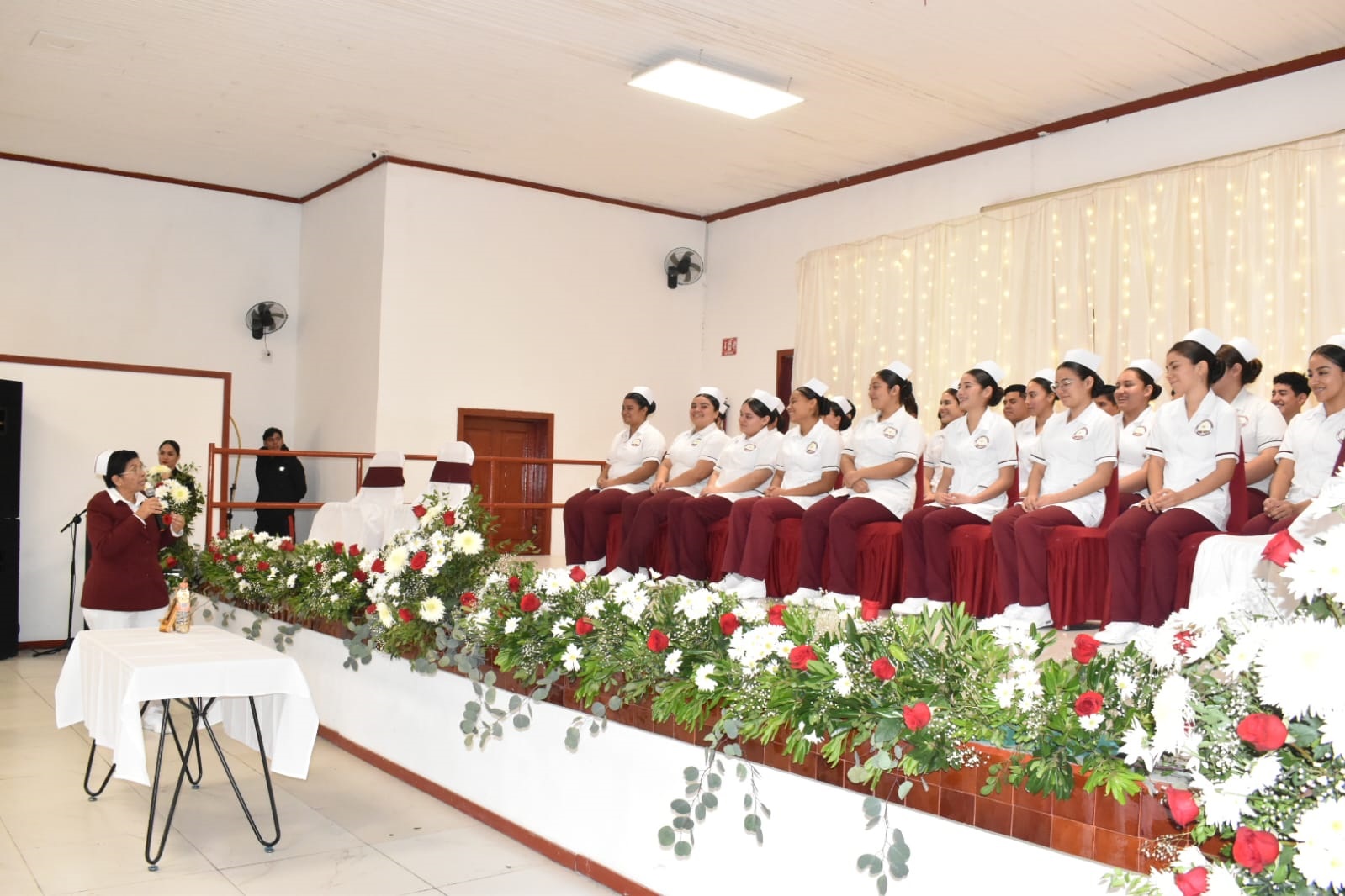 Imposición de cofias y filipinas en la Escuela de Enfermería Región Carbonífera