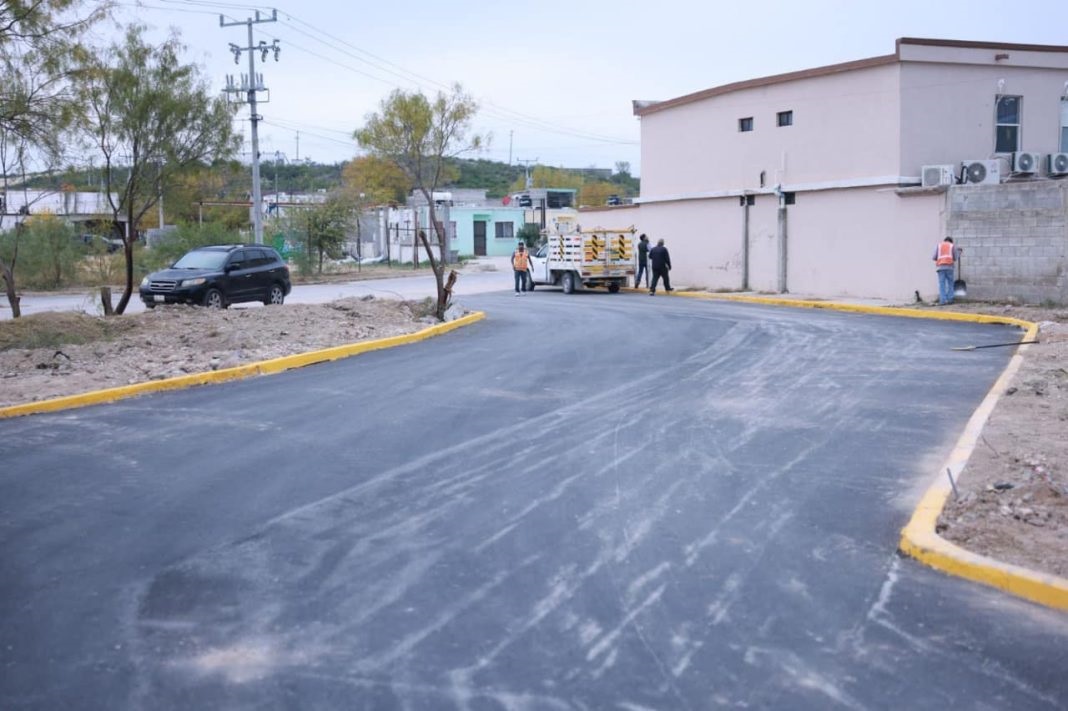 Entrega obra de pavimentación en Valle Verde: Emilio de Hoyos