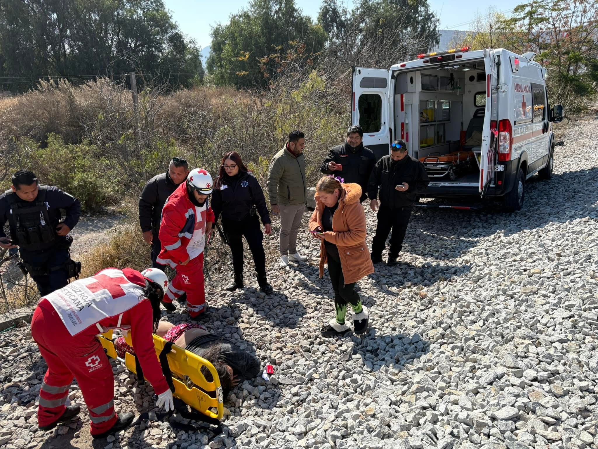 Mujer embarazada es embestida por tren en Saltillo