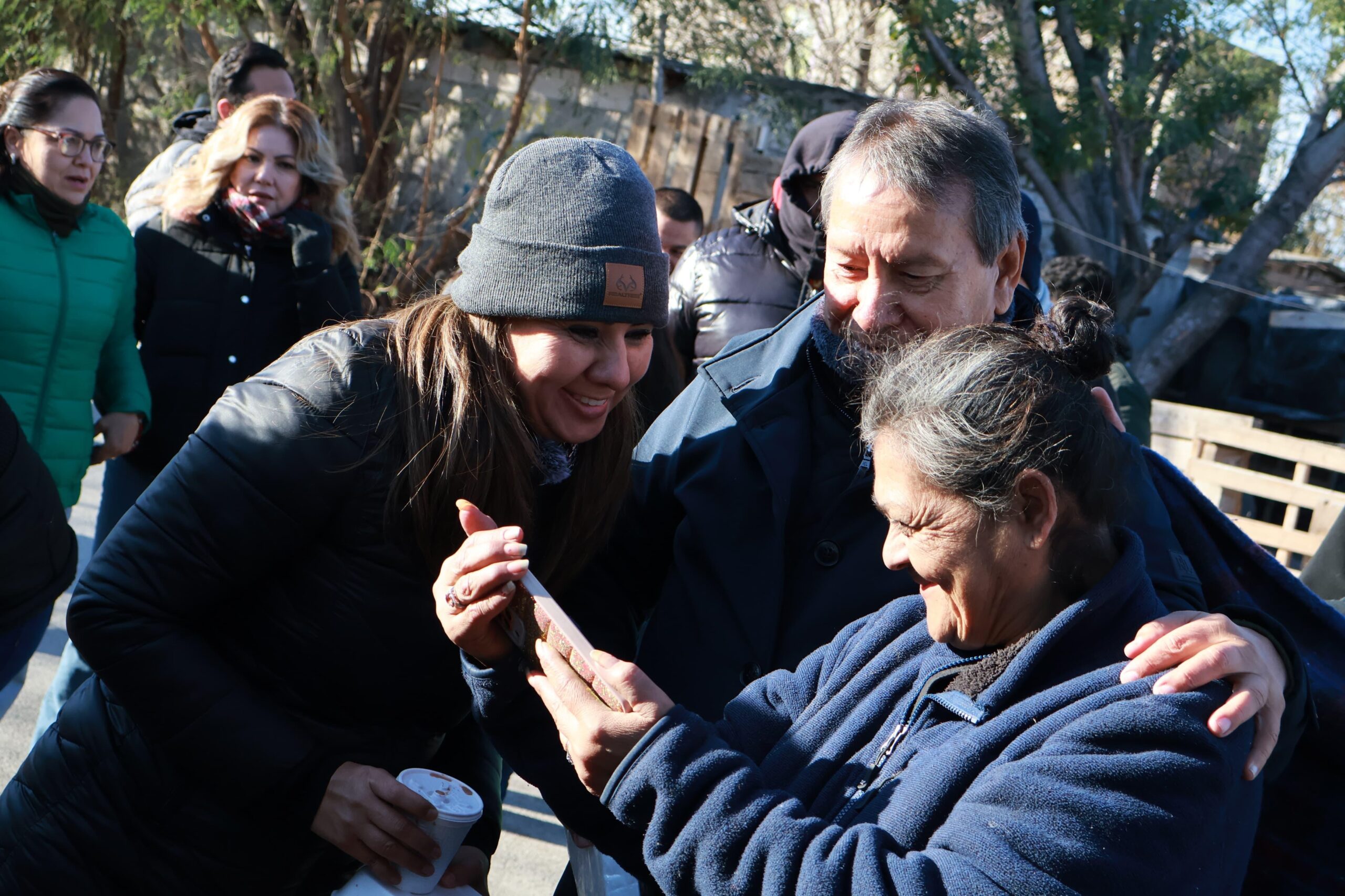 Implementa Óscar Ríos “Operativo Abrigo” en colaboración con DIF