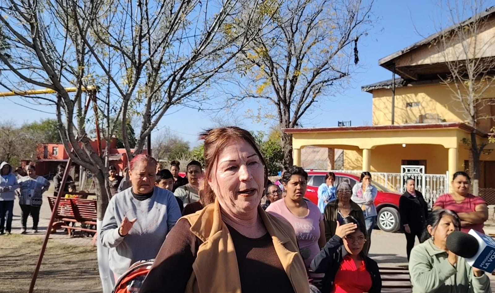 VECINOS DEL BARRIO CUATRO CONTENTOS POR LA VISITA DE LA ALCALDESA