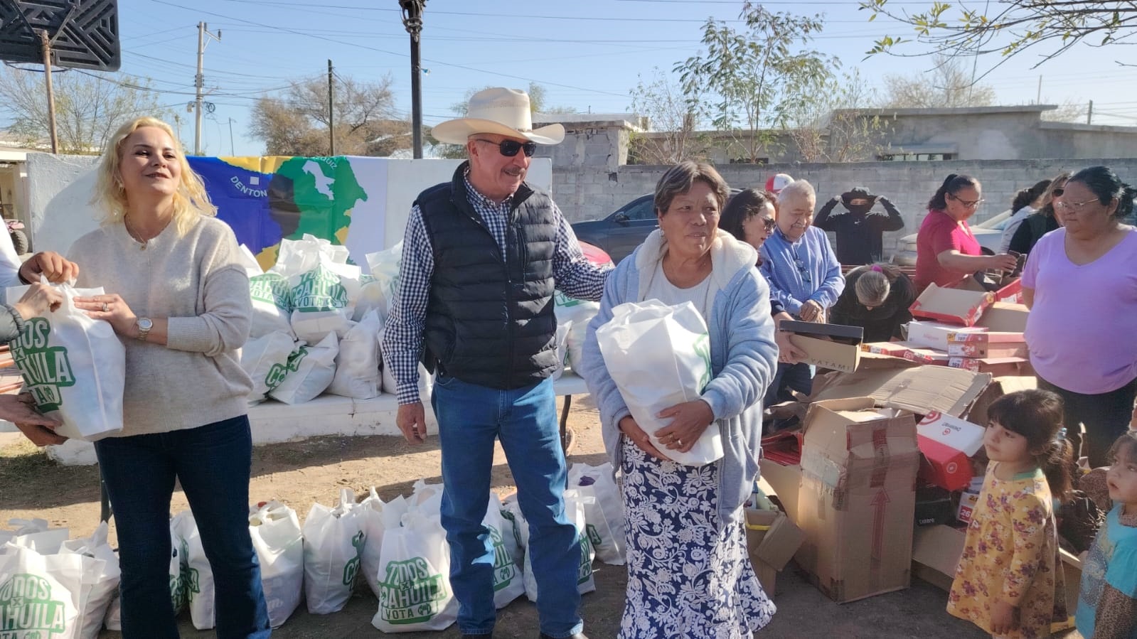 LLEVAN BRIGADA AL BARRIO CUATRO DE PALAÚ Y FORTALECEN ECONOMÍA DE FAMILIAS