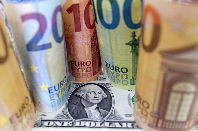 Dólar retrocede tras publicación de reporte sobre aranceles de Trump