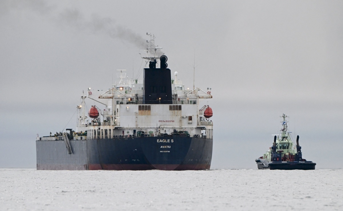 Decenas de petroleros echan el ancla tras últimas sanciones impuestas por EEUU
