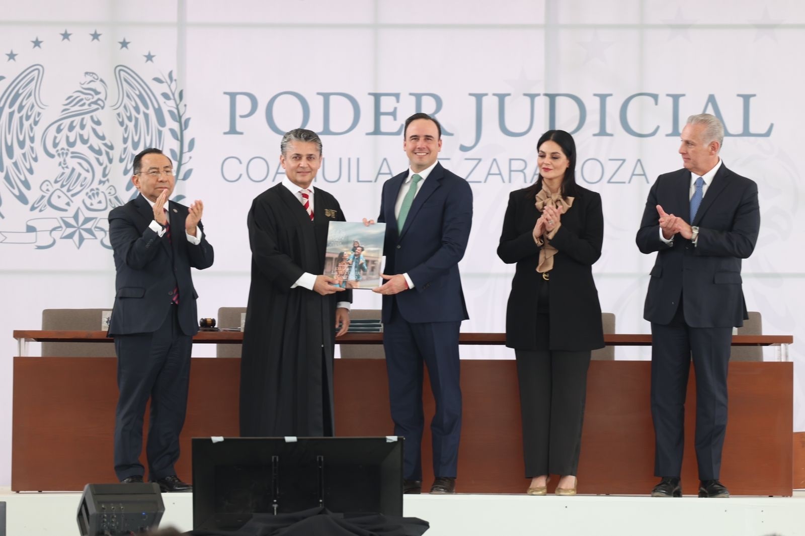 TRABAJANDO COORDINADOS LOS TRES PODERES DEL ESTADO FORTALECEMOS A COAHUILA: MANOLO