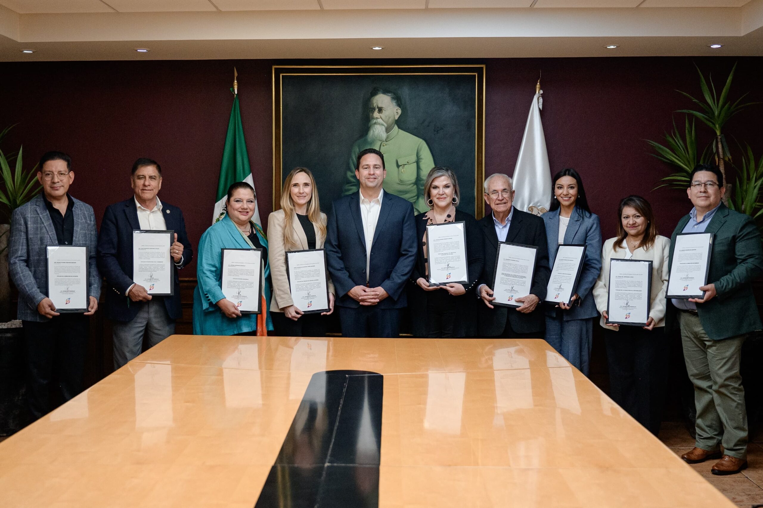 Fortalece Javier Díaz su equipo de trabajo