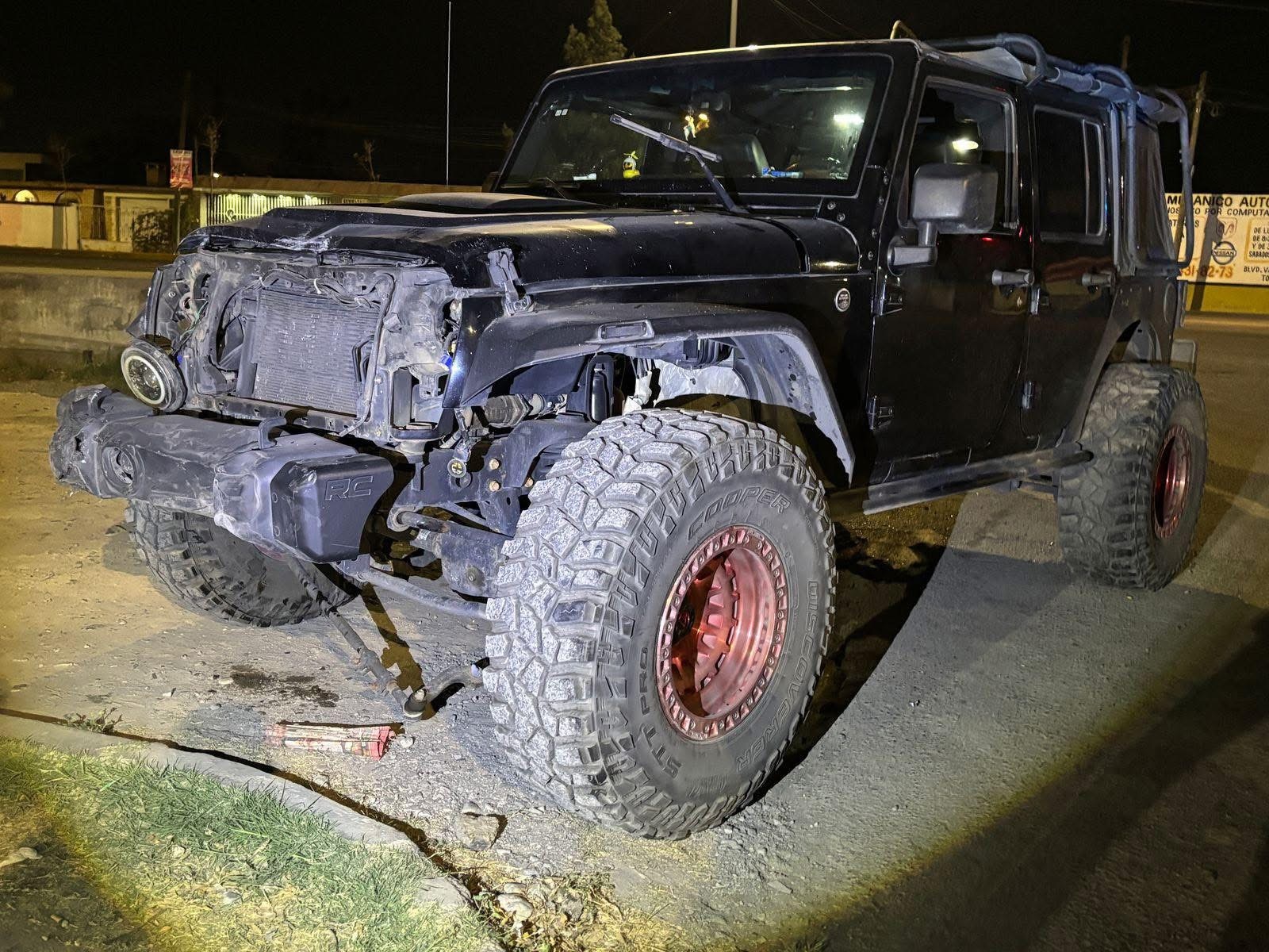 Accidente en Saltillo vehículo todo terreno impacta camioneta familiar