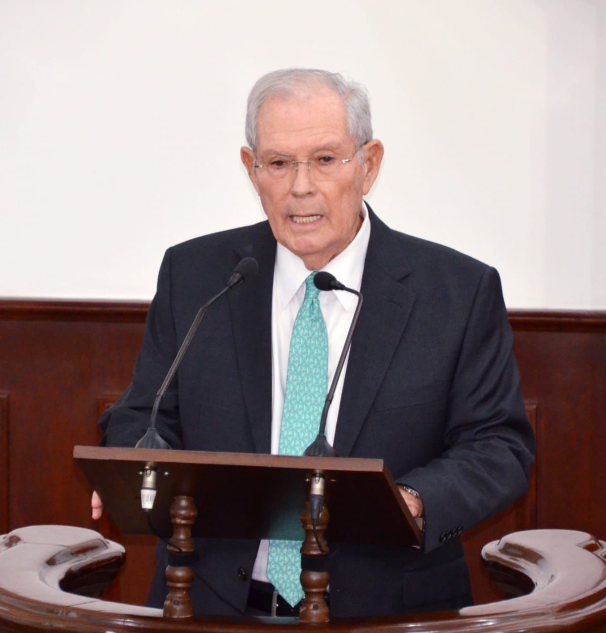 Garantizar suministro de energía ante olas de calor, pide Carlos Robles a CFE