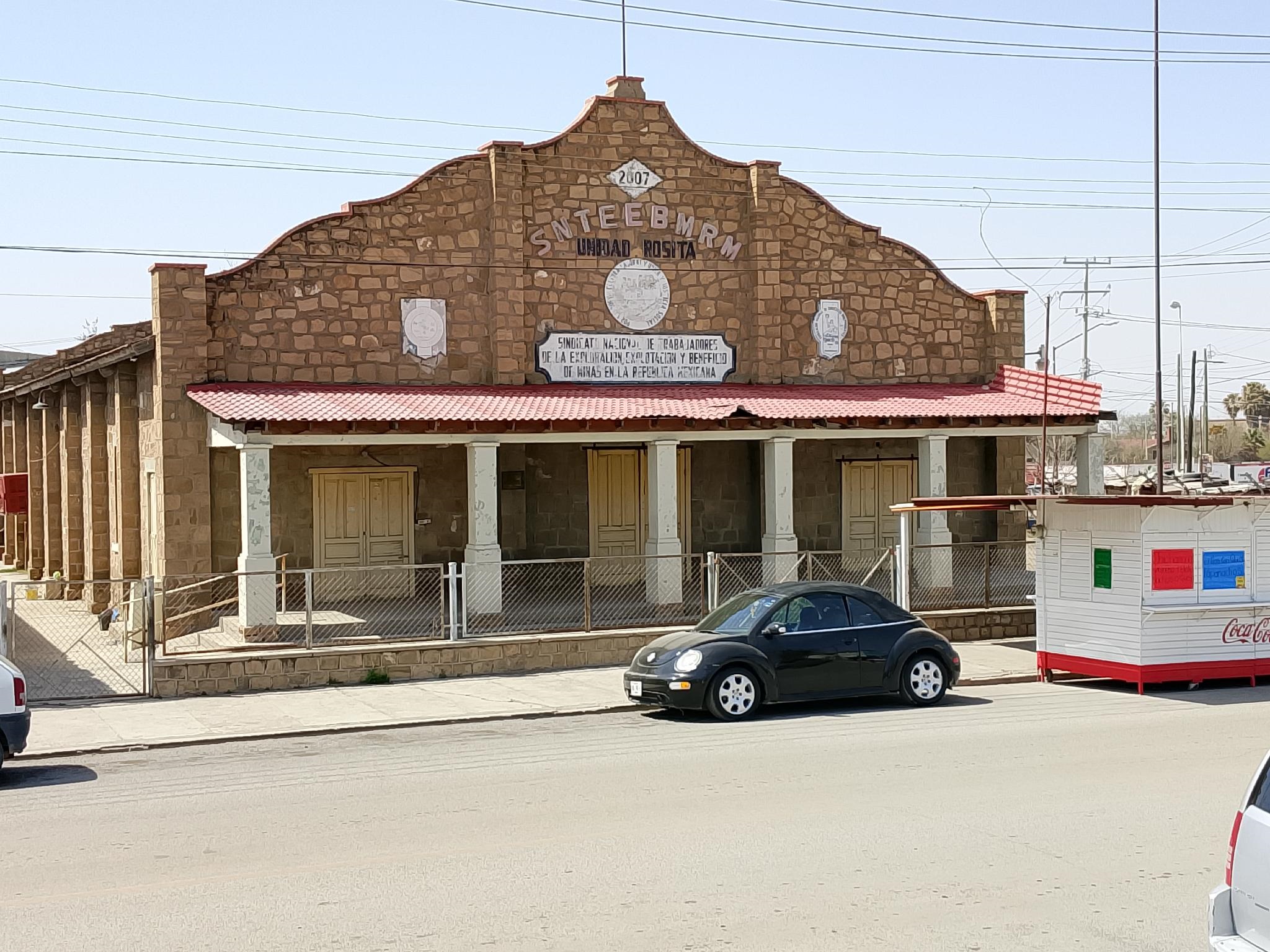 Ex mineros celebran que antiguo recinto sindical de la sección XIV no fuera derribado