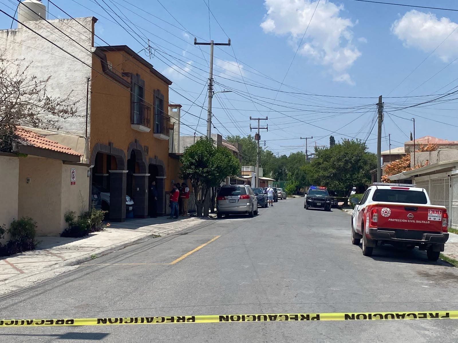 Hombre muere ahogado tras caer en aljibe en Saltillo