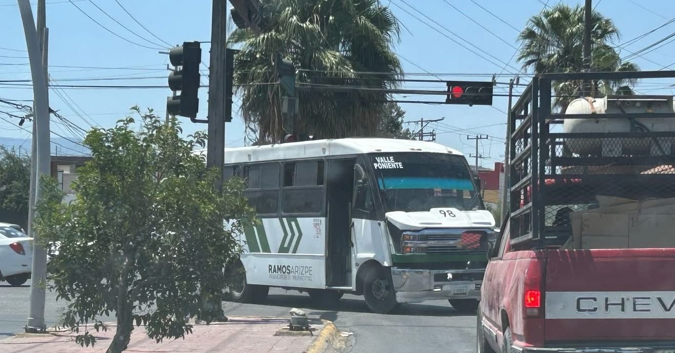 Unidad del transporte público queda varada en Ramos Arizpe