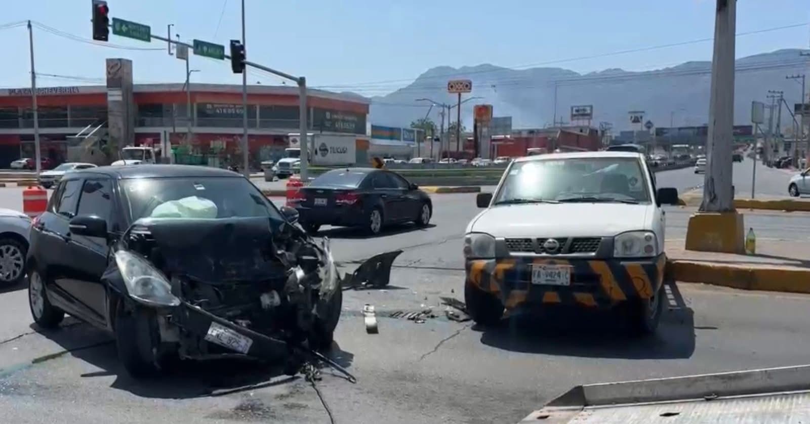 Vuelta prohibida provoca choque en Saltillo