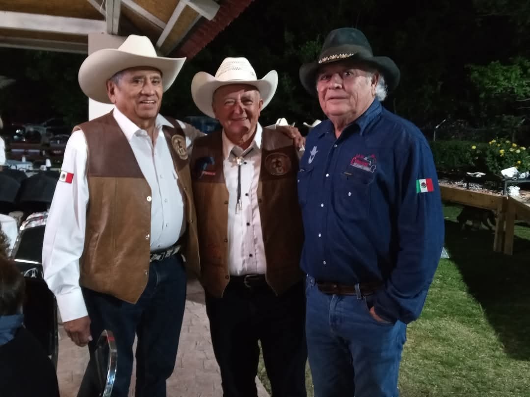 Reconocen a Régulo Zapata por su legado en la cabalgata Santo Domingo-Sabinas