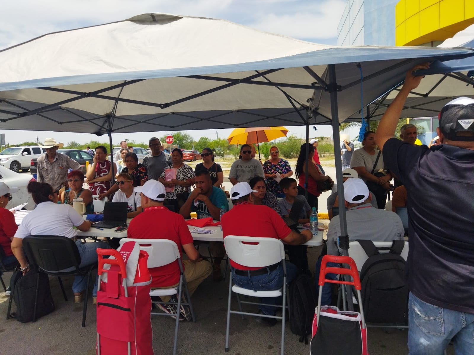 Llegó Infonavit a Sabinas con la Feria de las Soluciones; más de 350 atenciones