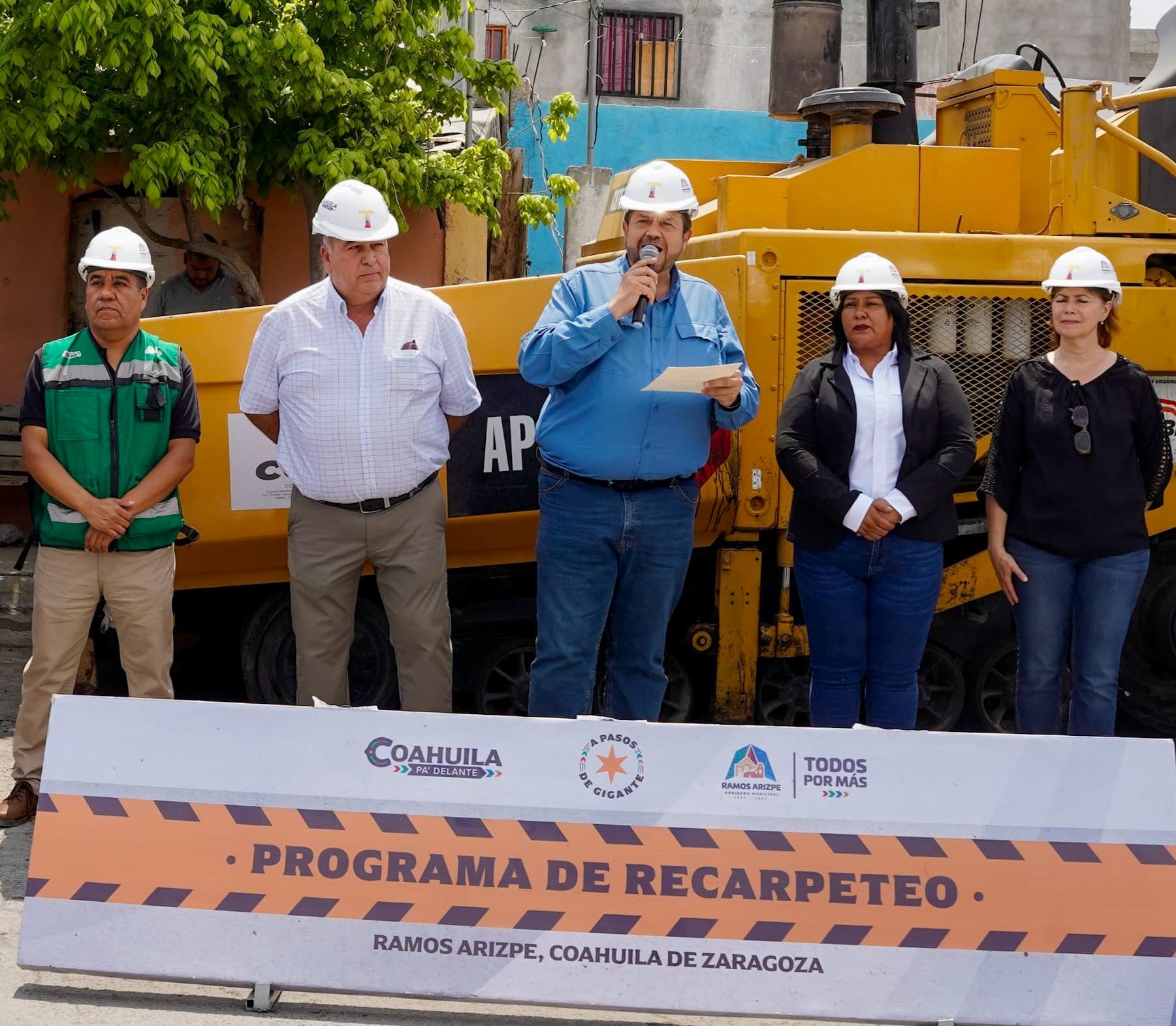 Mejora Tomás con obras las calles de Ramos
