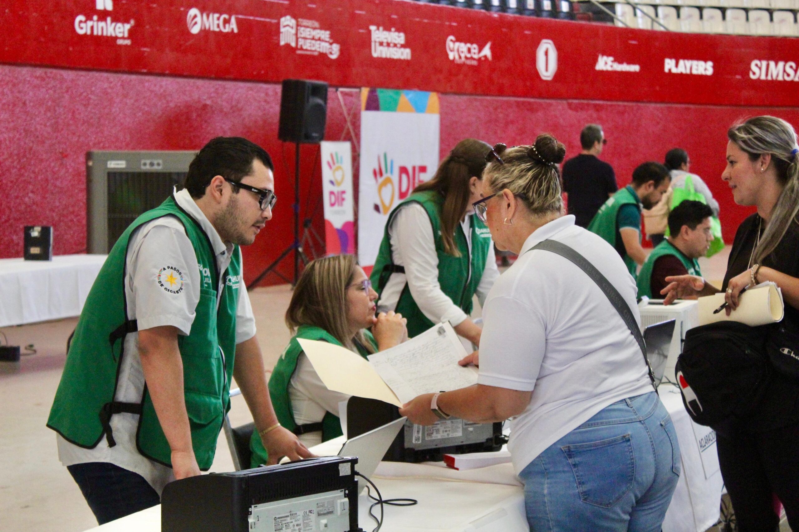DIF Torreón acerca trámites del Registro Civil en brigada en el Auditorio Municipal