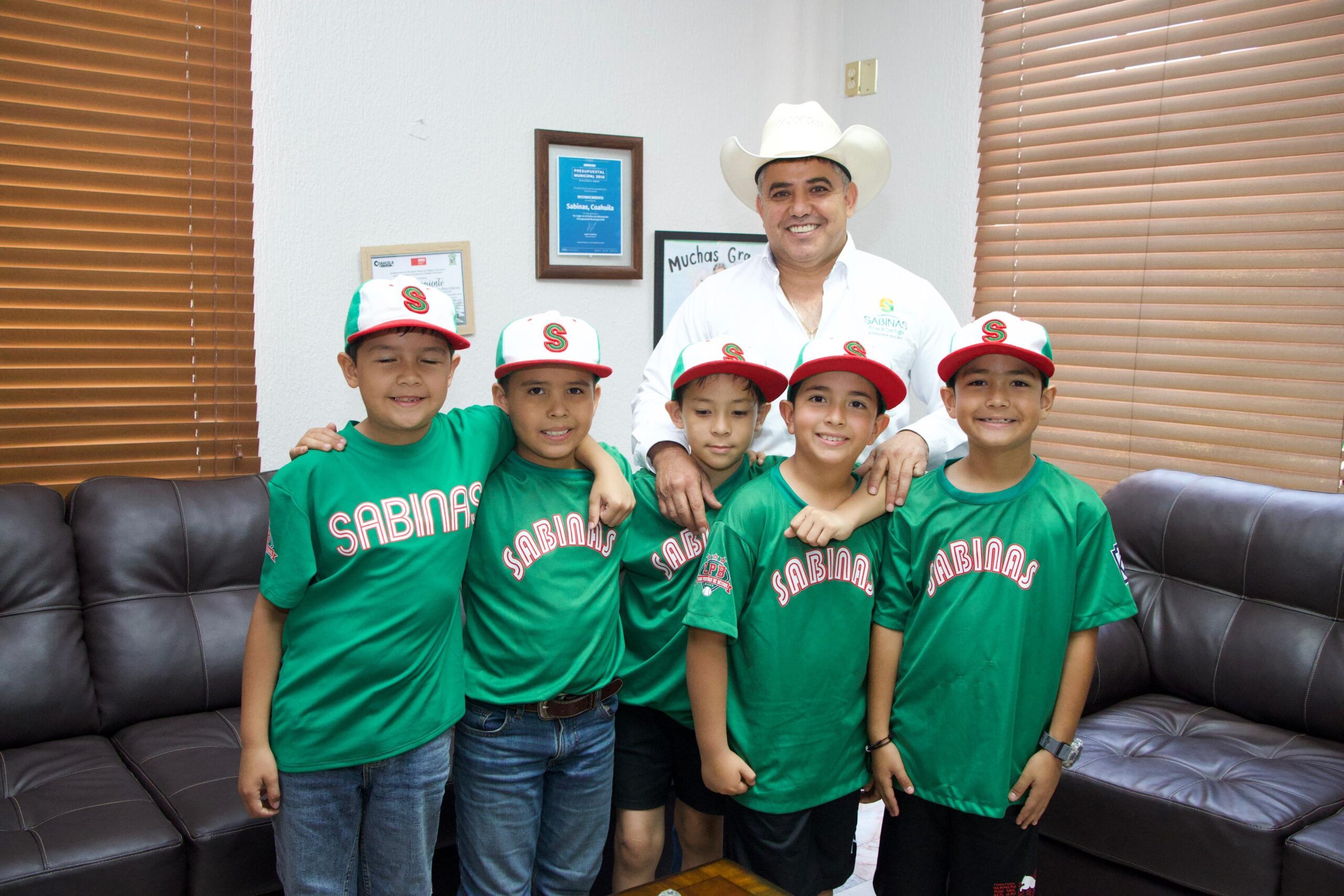 Gobierno de Sabinas apoya a selectivo infantil de beisbol