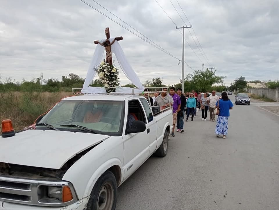 La grey católica realizó celebración del Día de la Santa Cruz en Múzquiz.