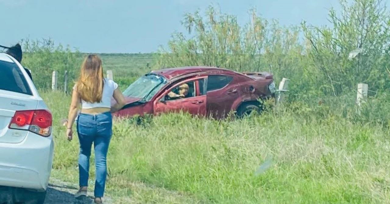 3 HERIDOS EN VOLCADURA EN LA 57; SE LES REVENTÓ NEUMÁTICO