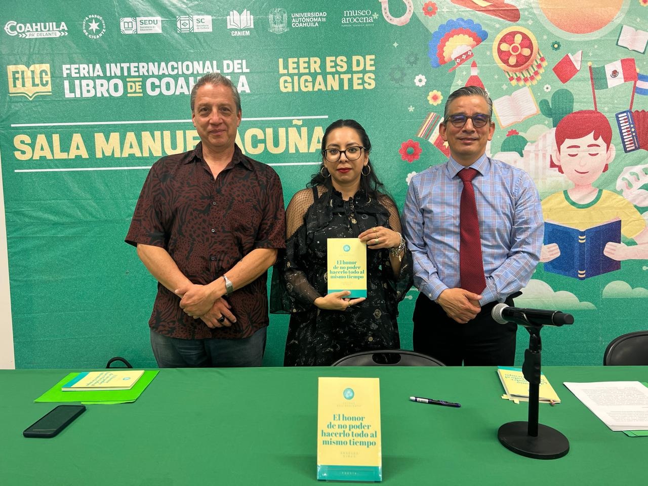 Presenta médica del IMSS Coahuila su obra en FILC 2025
