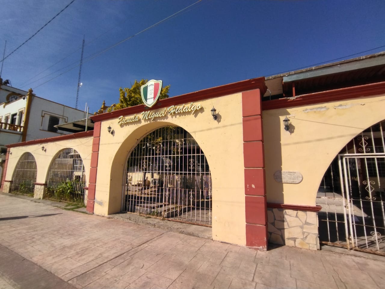 Denuncian a directora de primaria en Sabinas por presunta discriminación