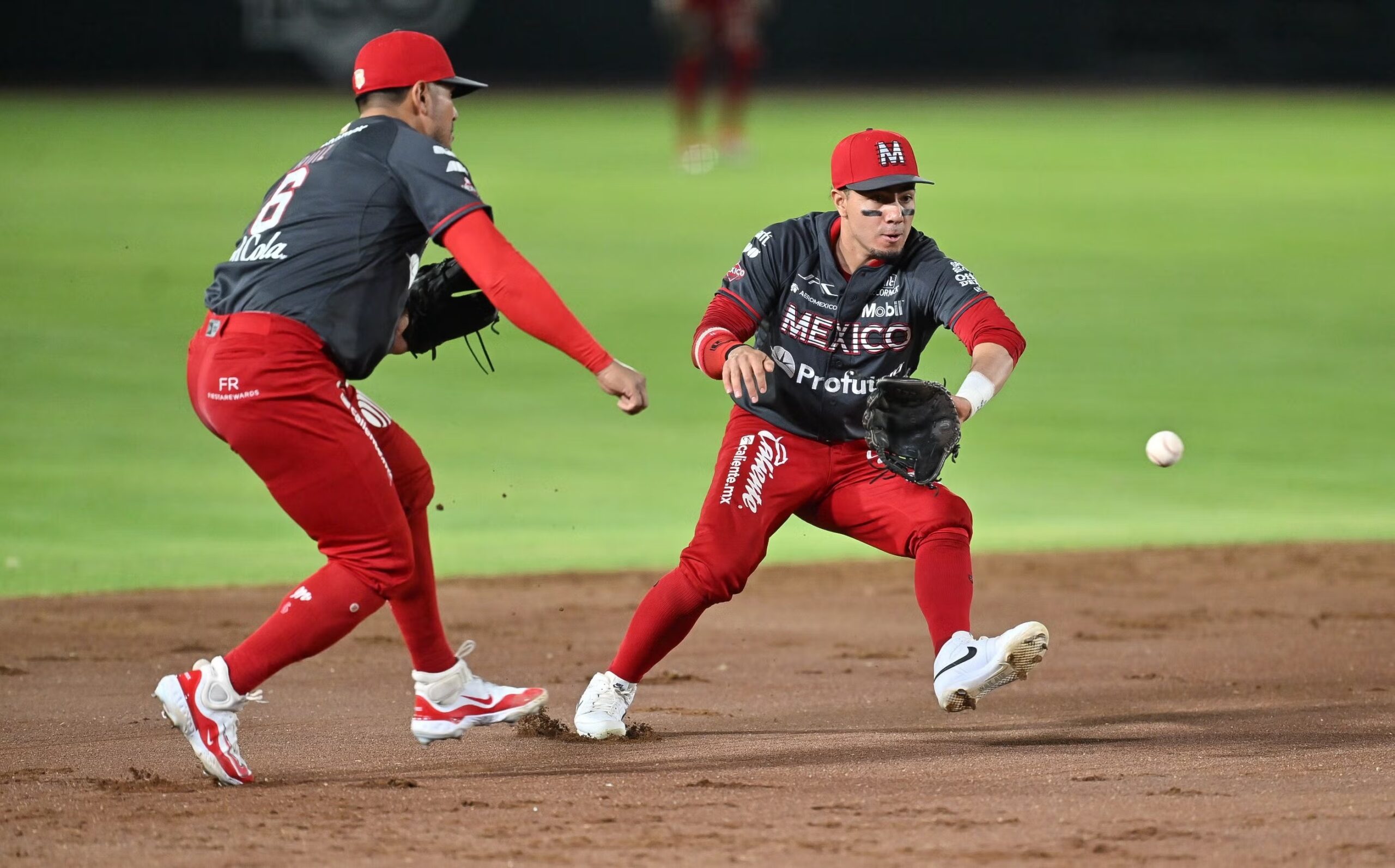 Diablos Rojos caen 5-4 ante Pericos de Puebla y suman segunda derrota consecutiva