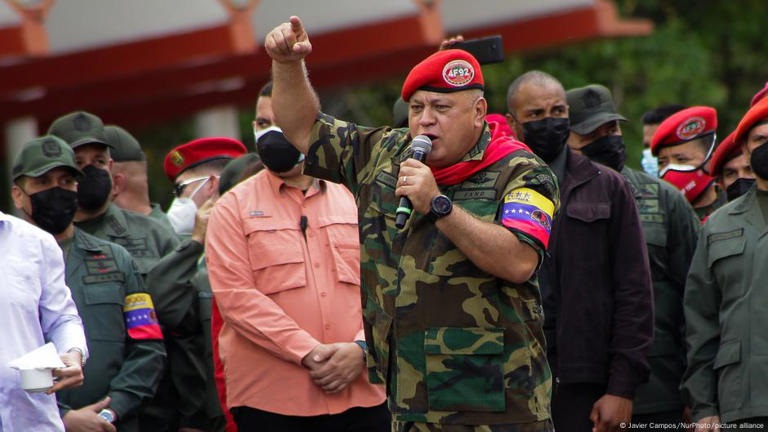 Venezuela dice que negoció la salida de opositores a EE.UU.