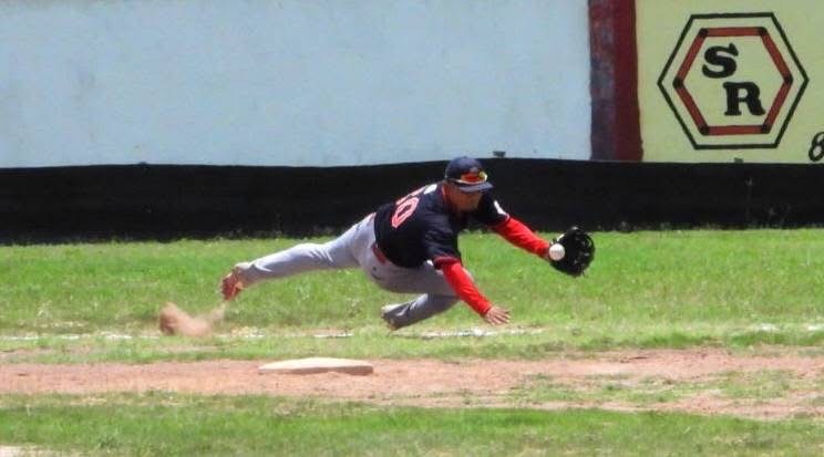 Bravos de Rosita y Halcones del CEUC dividen honores