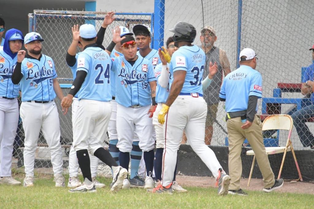 Bravos y Lobos dividen honores