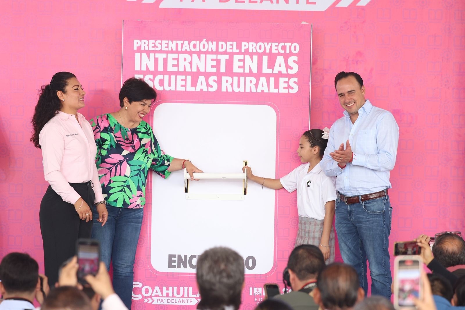 ARRANCA MANOLO PROYECTO DE INTERNET EN ESCUELAS RURALES