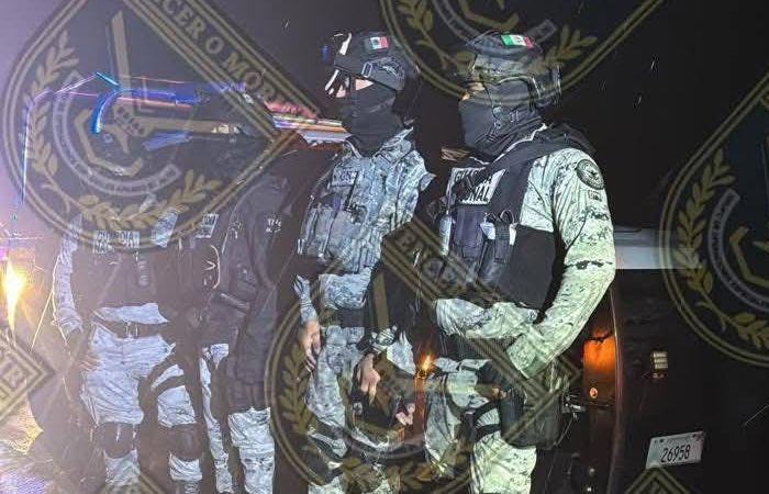 Once elementos de la Guardia Nacional en activo fueron detenidos en Apaseo el Alto, Guanajuato, por su presunta participación en actividades de robo de combustible, o ‘huachicoleo’