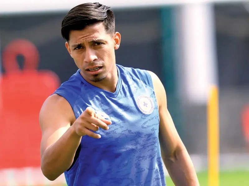 Cruz Azul descarta a Almada; negocia con Necaxa por Nicolás Larcamón y José Paradela