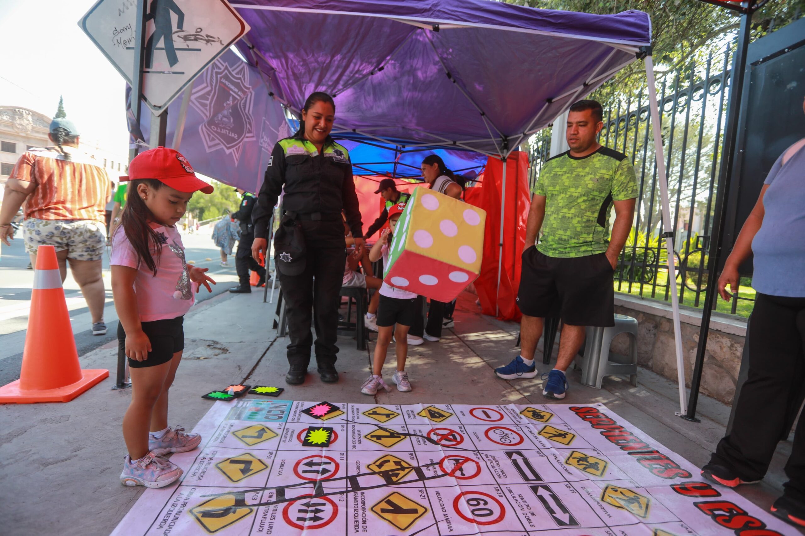 Familias saltillenses disfrutan las actividades de la Ruta Recreativa