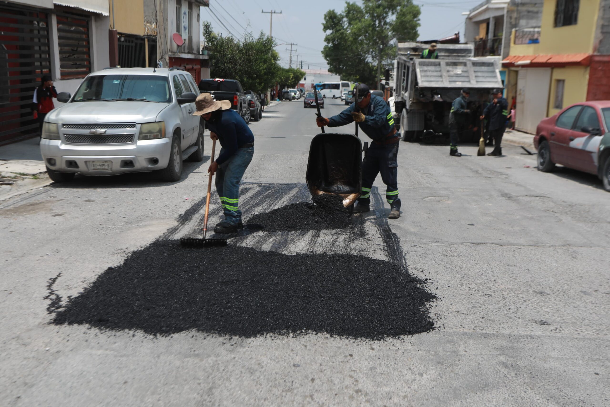 Fortalece programa ‘Aquí Andamos’ acciones de bacheo
