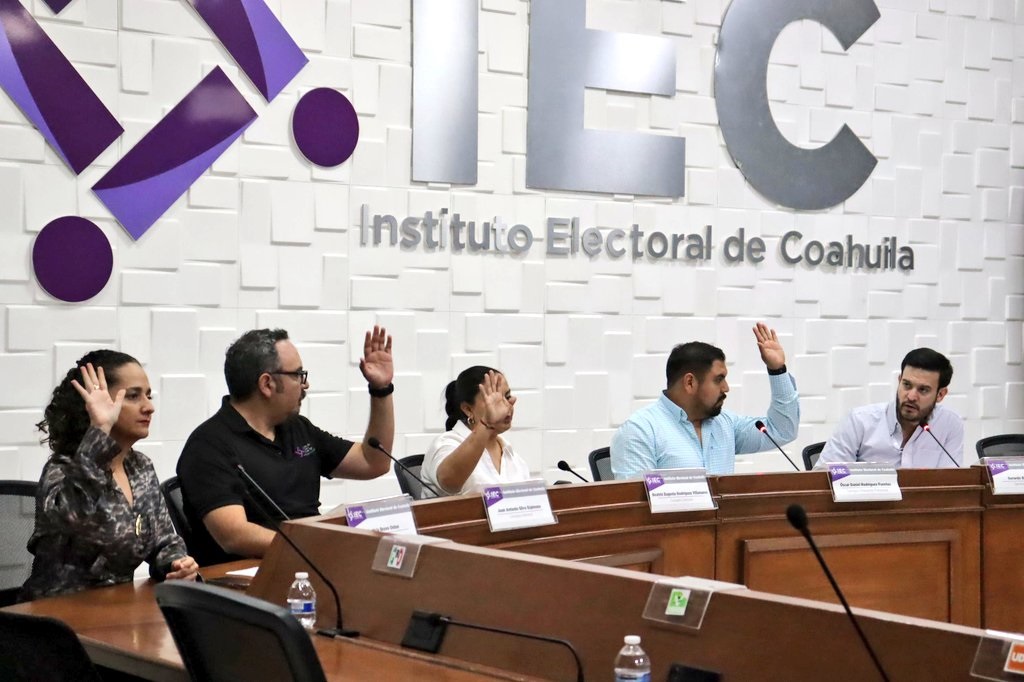 Aprueba IEC dictámenes de agrupaciones políticas y reporta actividades recientes
