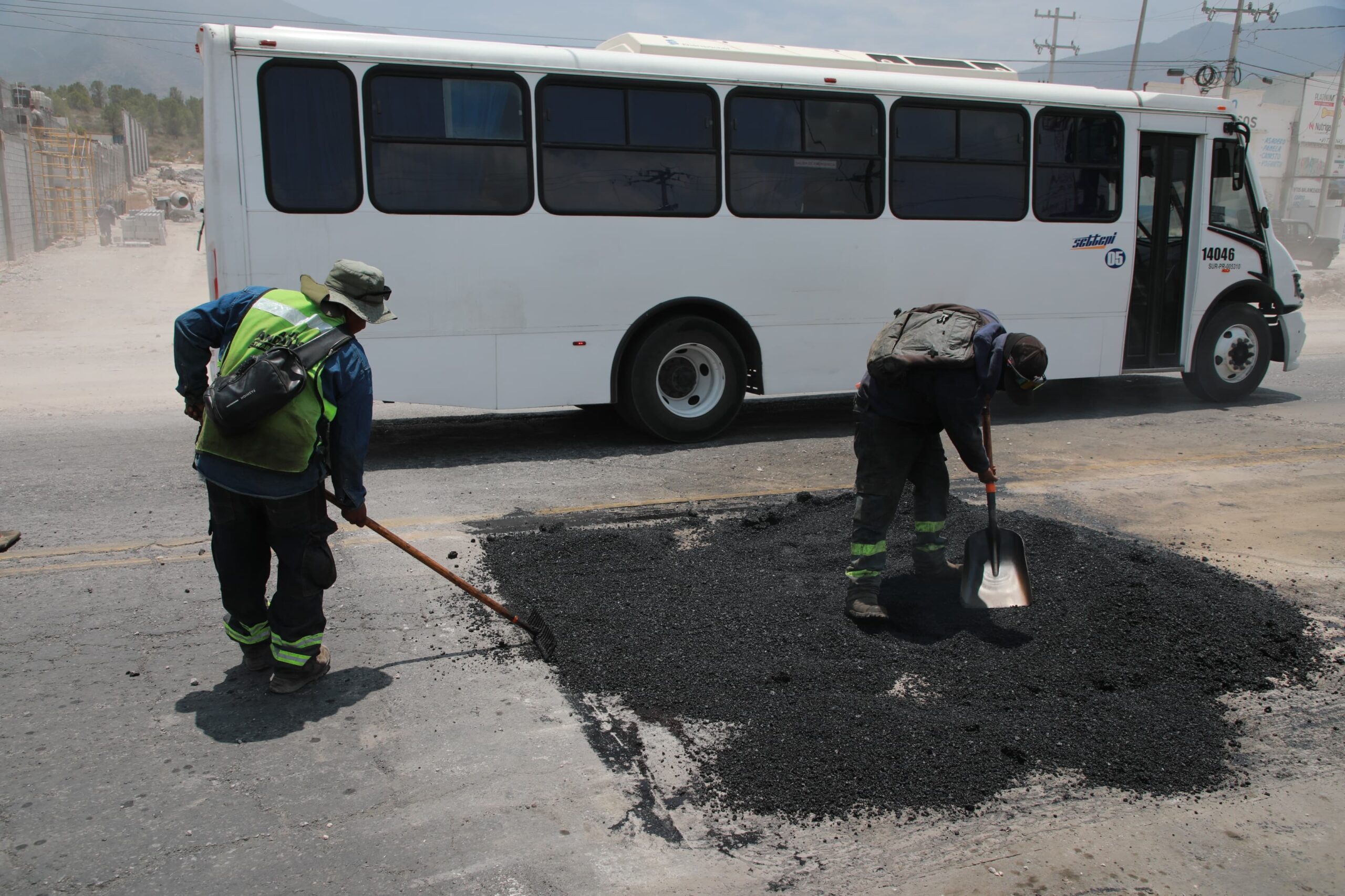 Bachea gobierno de Javier Díaz carretera a Zacatecas, a la altura de La Angostura
