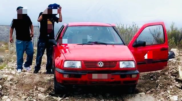 Reportan carro abandonado, y solo era un joven amanecido
