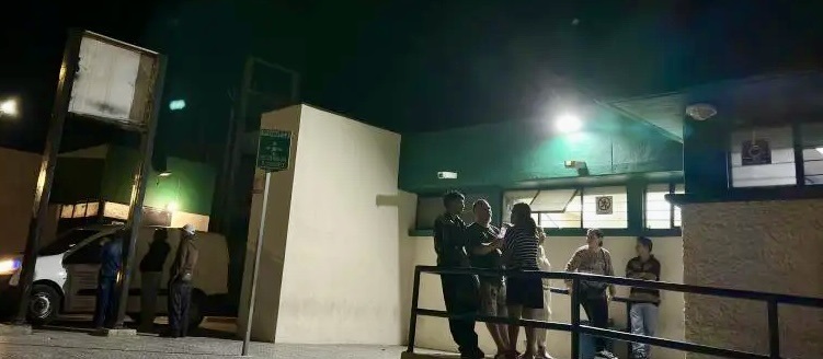 Hombre muere apuñalado tras riña en la colonia Pueblo Insurgentes