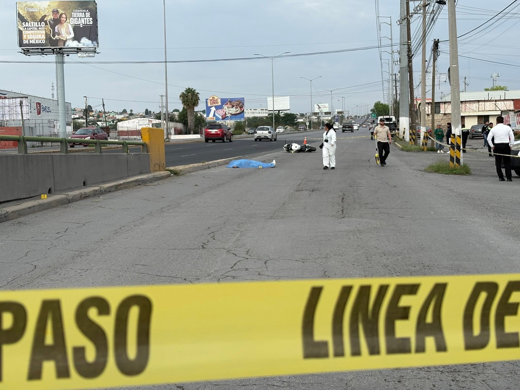 Motociclista muere al chocar contra muro