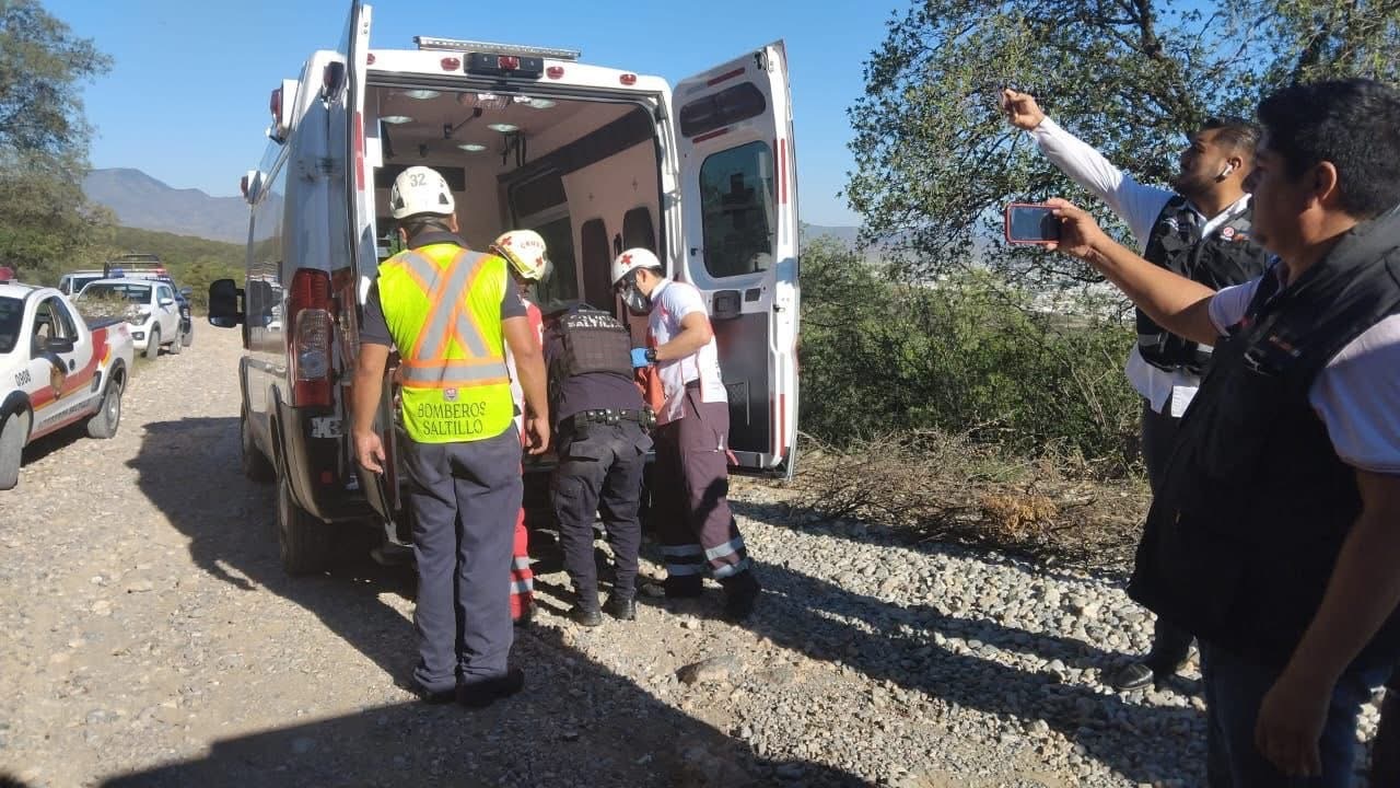 Rescatan a mujer que sobrevivió cuatro días en el fondo de un barranco en Saltillo