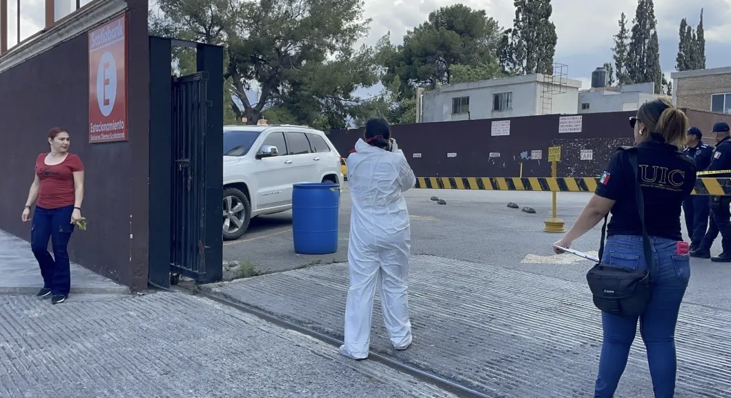 Fallece hombre por infarto en estacionamiento de banco en Saltillo