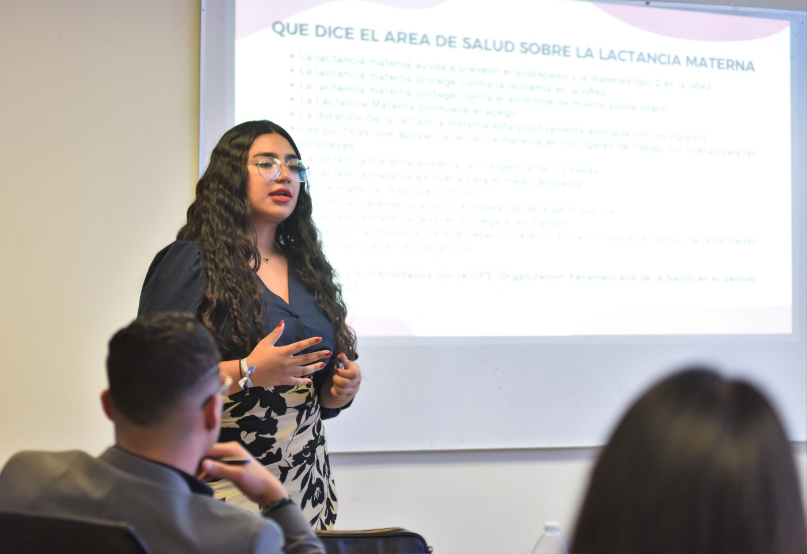 Estudiantes presentan ante regidores la propuesta de política pública en favor de la lactancia