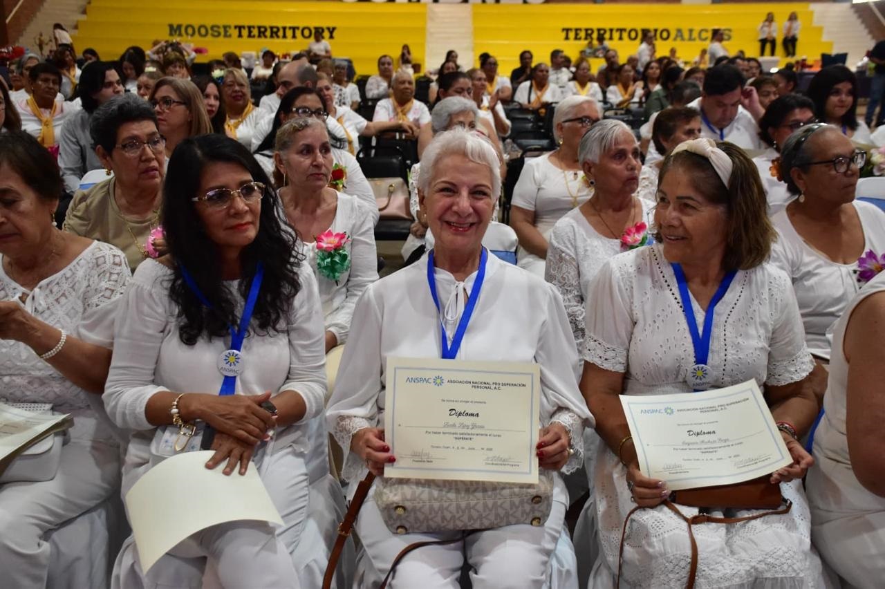 Se gradúan 28 mujeres de Centros Comunitarios de DIF Torreón del programa de ANSPAC