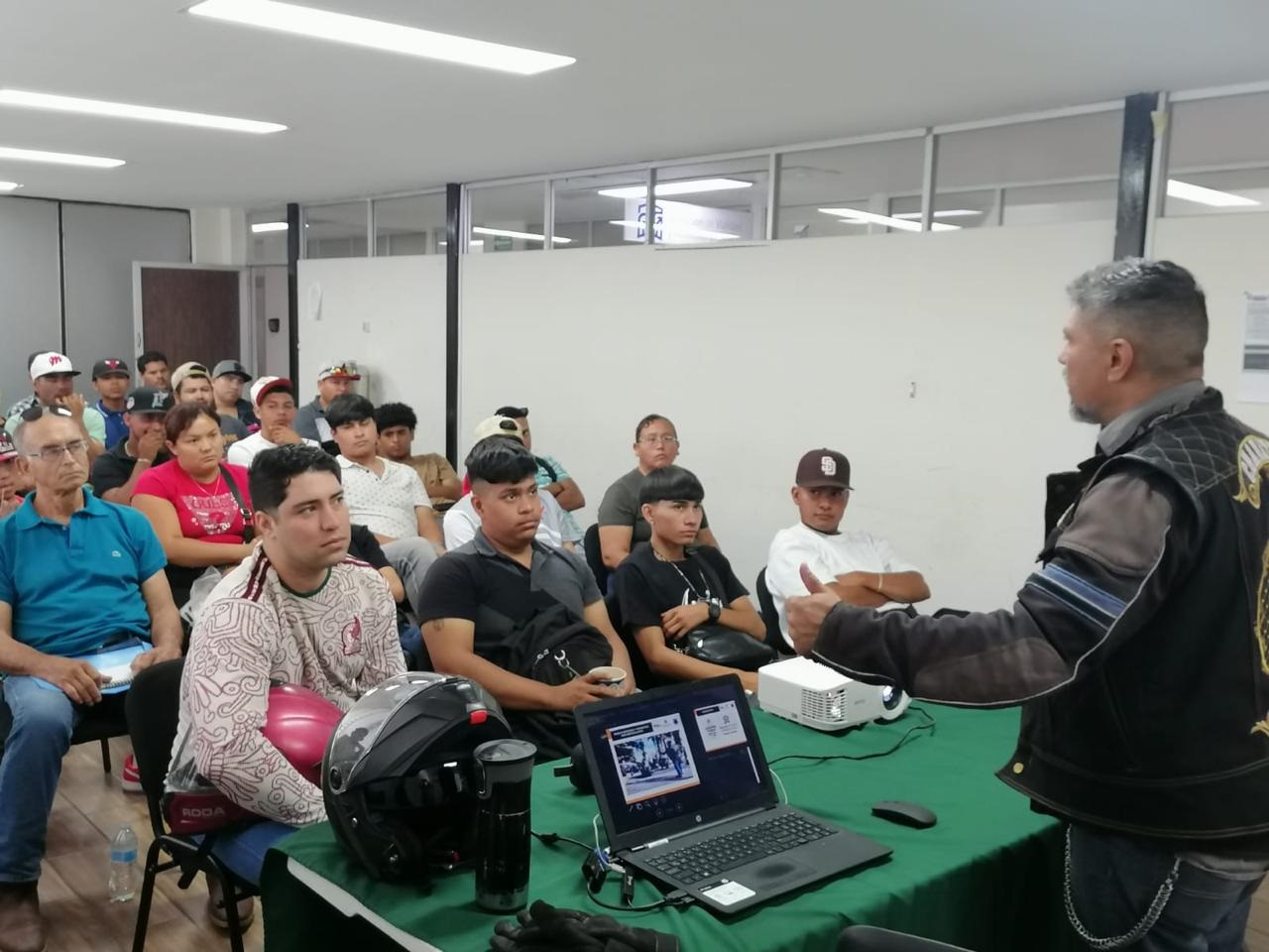 Curso de manejo defensivo y preventivo llega a la “Generación 100” de motociclistas capacitados