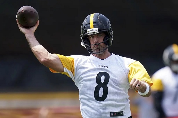 Aaron Rodgers planea retirarse con los Steelers al finalizar la temporada 2025