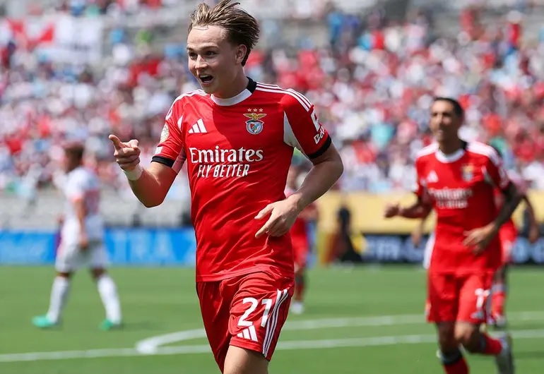 Benfica vence al Bayern y lidera el Grupo C