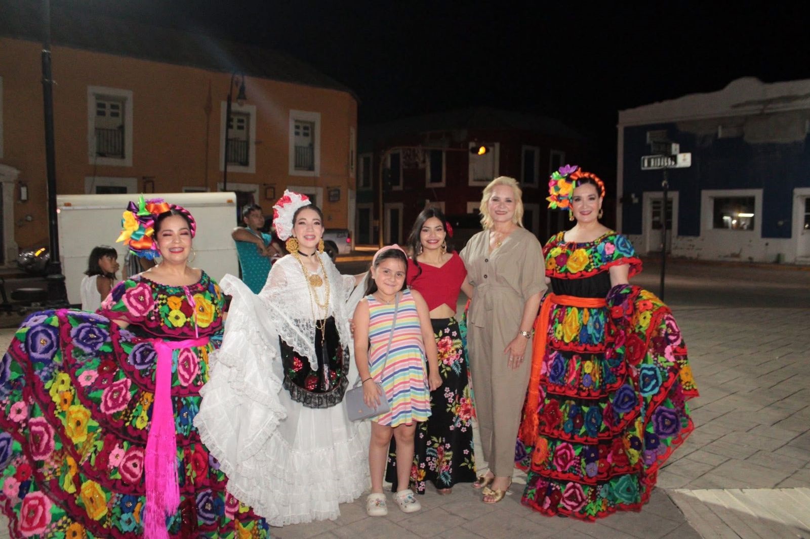 DEVELA LAURA JIMENEZ PLACA POR 100 AÑOS DE MÚZQUIZ COMO CIUDAD