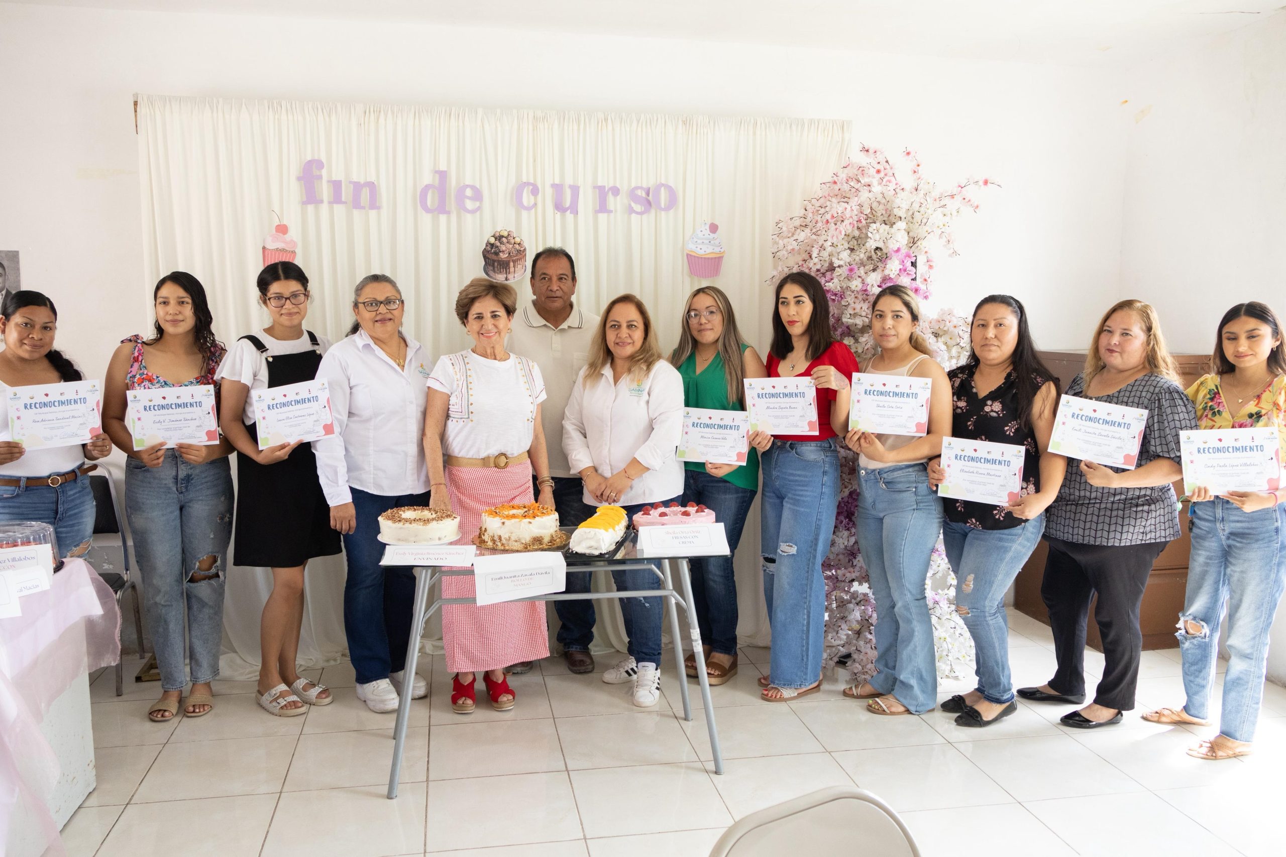 Clausuran Curso de Pastelería en DIF Cloete